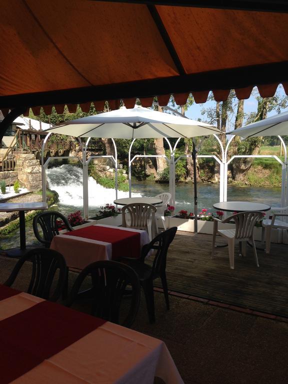 Logis - Hotel & Restaurant Moulin Des Forges Saint-Omer-en-Chaussée Exteriér fotografie